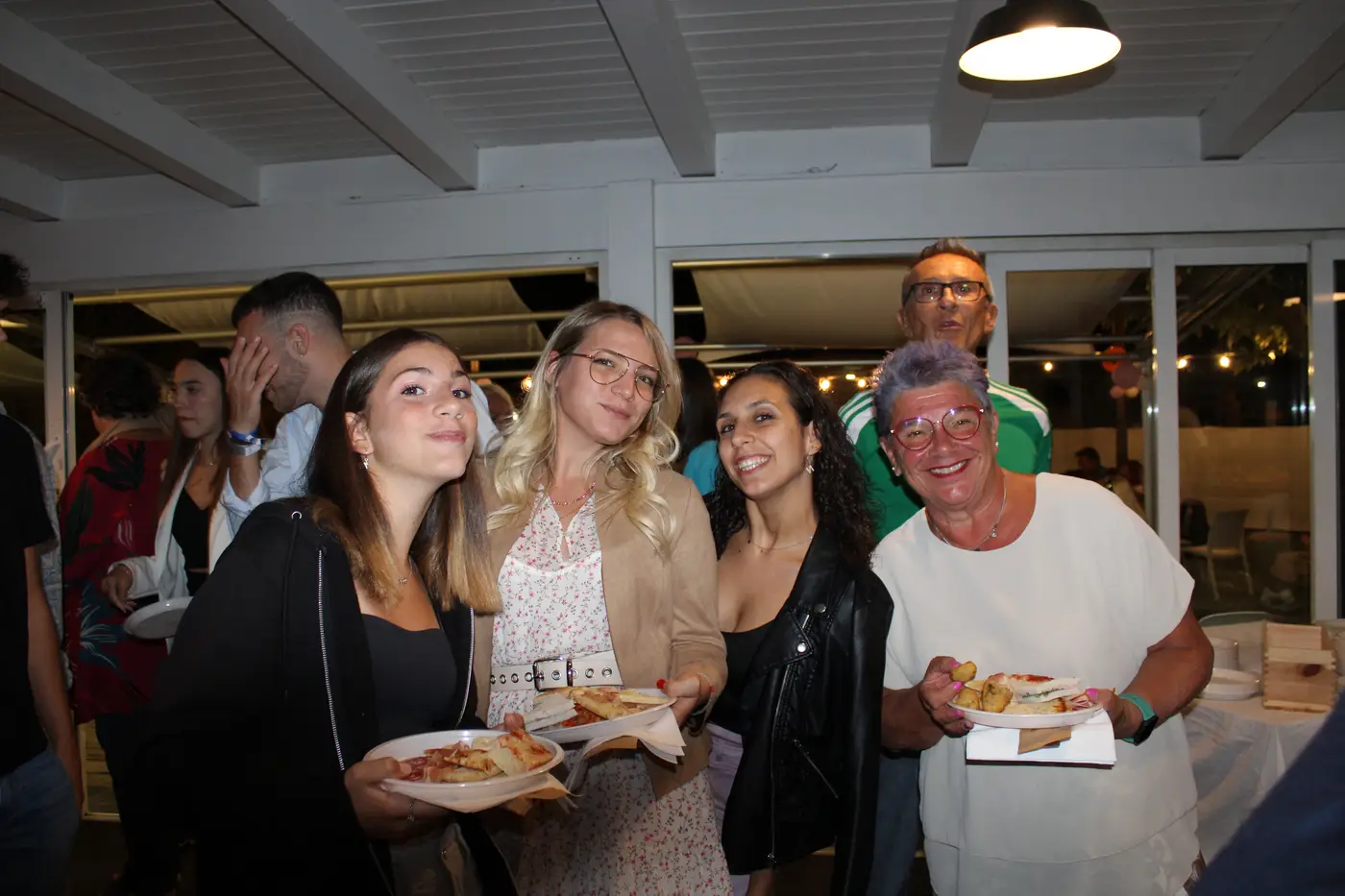 Volontari e partecipanti a un evento di Io Vivrò APS a Medicina (foto 16)