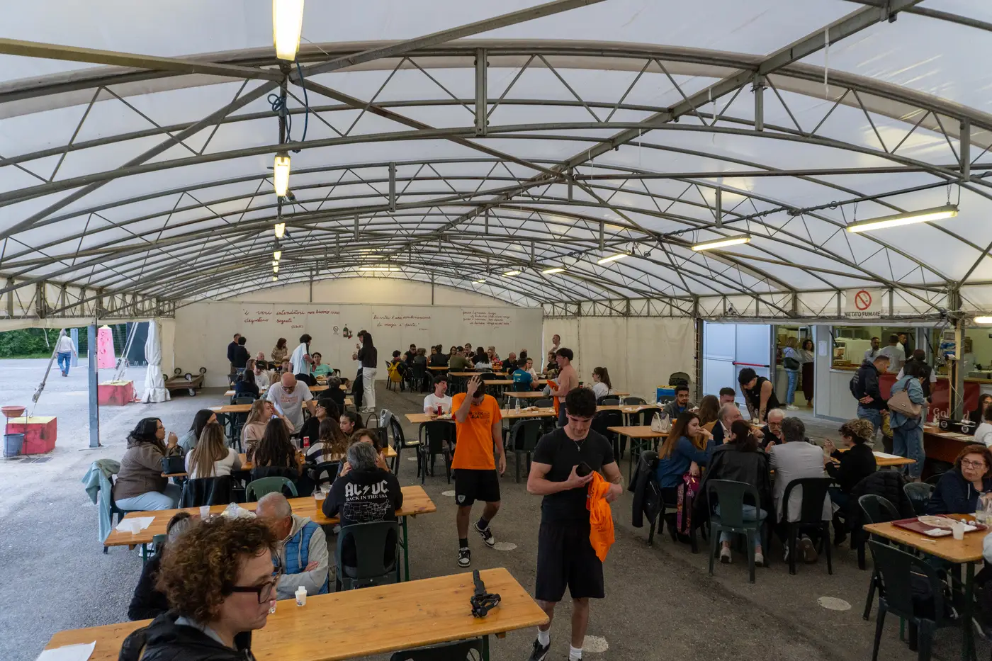 Volontari e partecipanti a un evento di Io Vivrò APS a Medicina (foto 22)